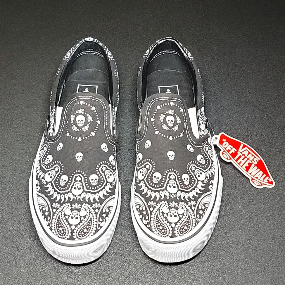 Vans Bandana Skull Classic Slip-On Shoes Women's 8.5 LAST ONE LEFT!!! - Picture 2 of 11